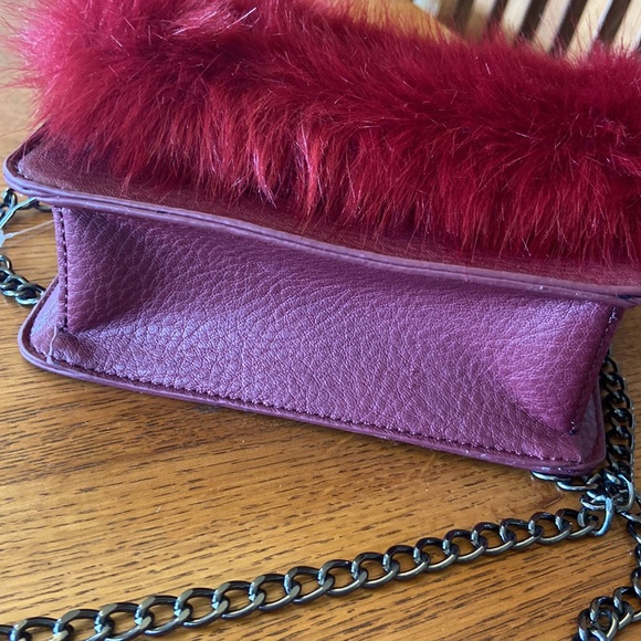 Red Fluffy Crossbody Purse / bag - Picture 7 of 10